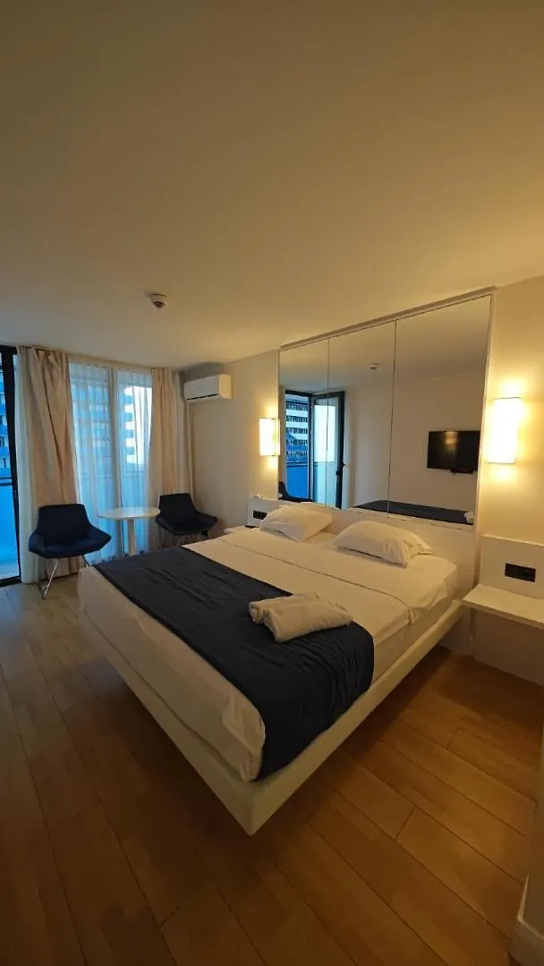 Beachfront Paradise Batumi 5*,