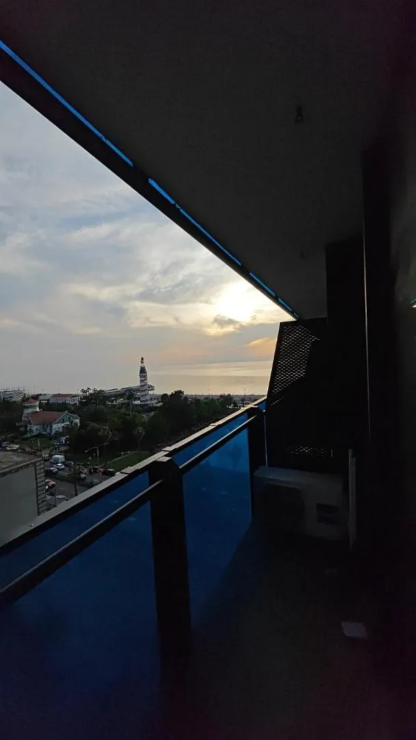 Beachfront Paradise Batumi Aparthotel